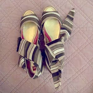 🆕 Elaine Turner Canvas Moroccan Brown Sandals